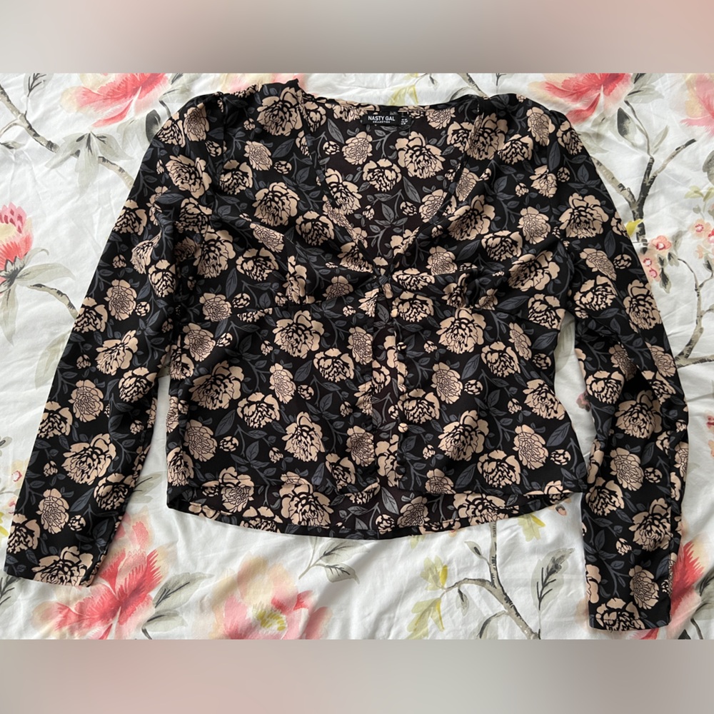 NWOT Long Sleeve Button Down Floral Deep V-neck Blouse